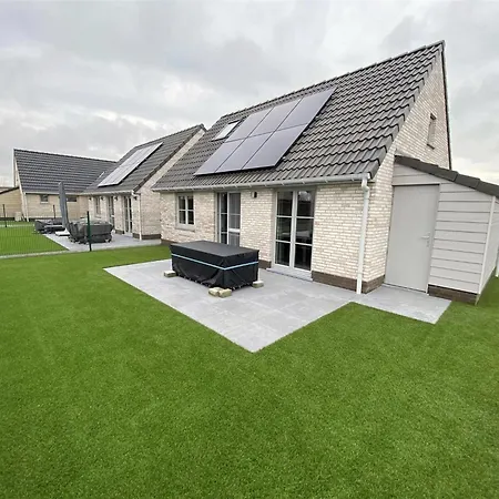 Cozy Polder House On The Westhinder Domain
