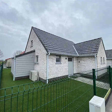Cozy Polder House On The Westhinder Domain *